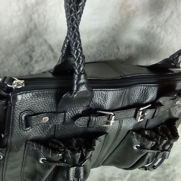 Adrienne Vittadini Handbag Black. - Picture 10 of 16